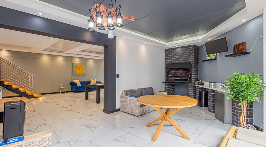 5 Bedroom Property for Sale in Calypso Beach Western Cape